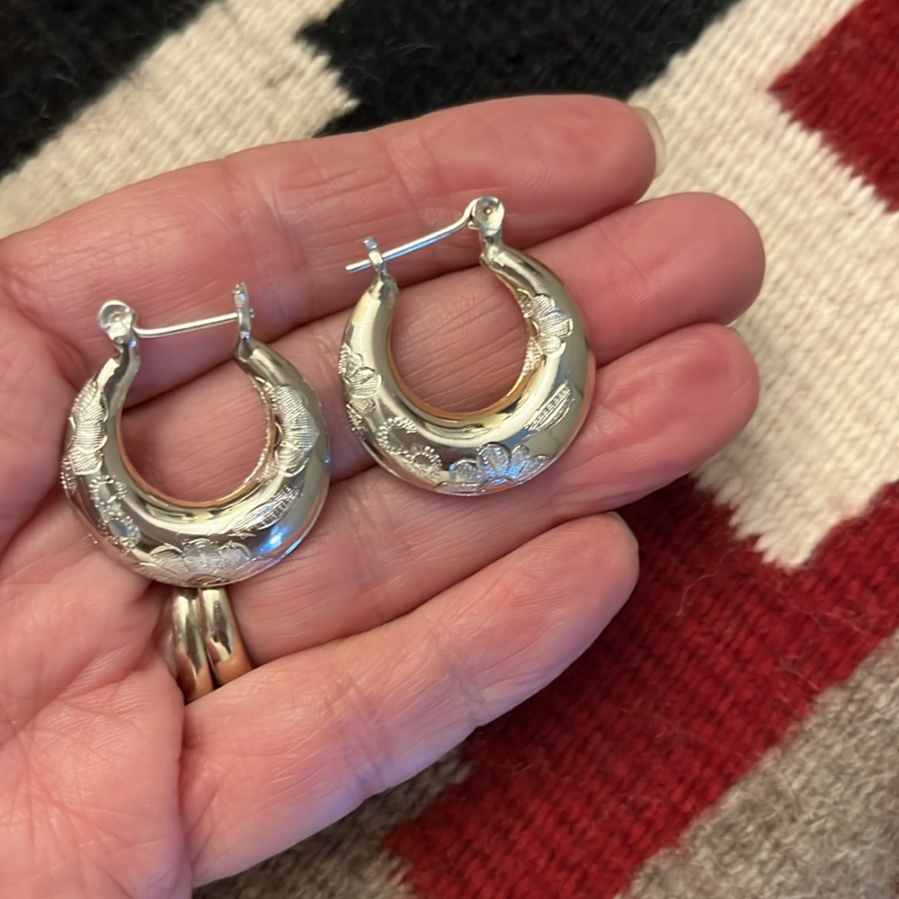 Sterling Silver Floral Etched Hoop Earrings Small - Picture 2 of 4